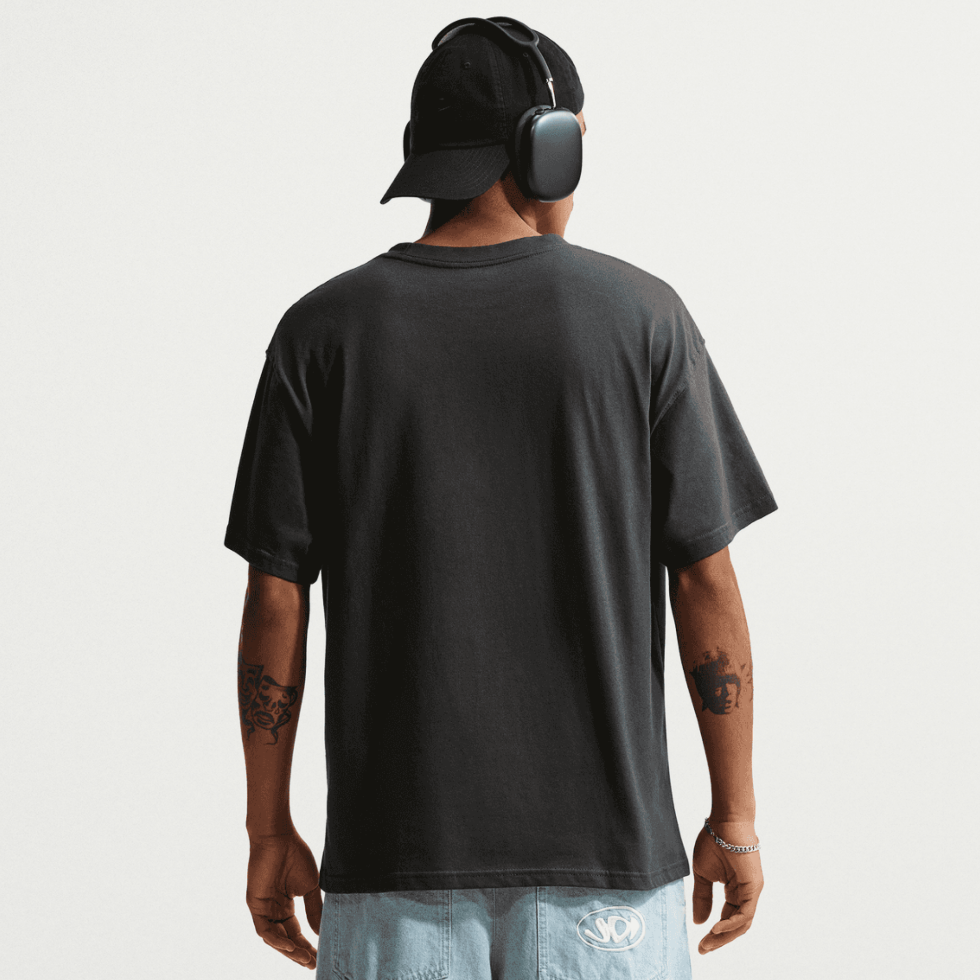Nike Sportswear Off-Noir Graphic T-Shirt