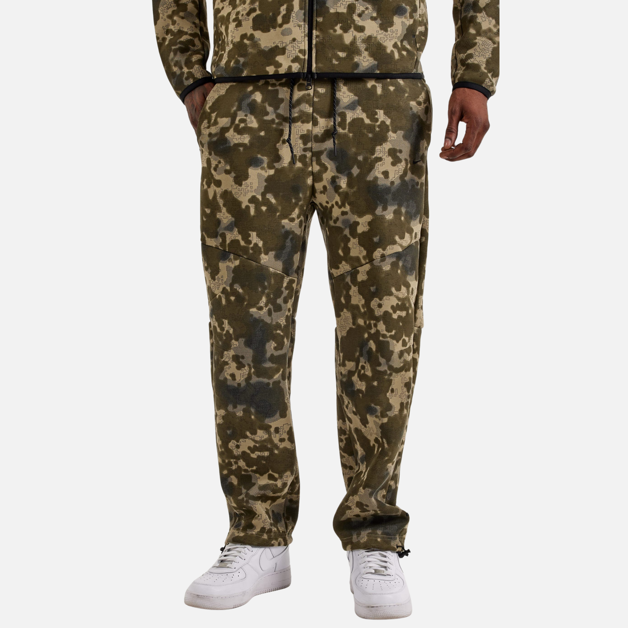 Nike Tech Open-Hem Fleece Green Camo Pants – Puffer Reds Nike Tech Open-Hem Fleece Green Camo Pants – Puffer Reds