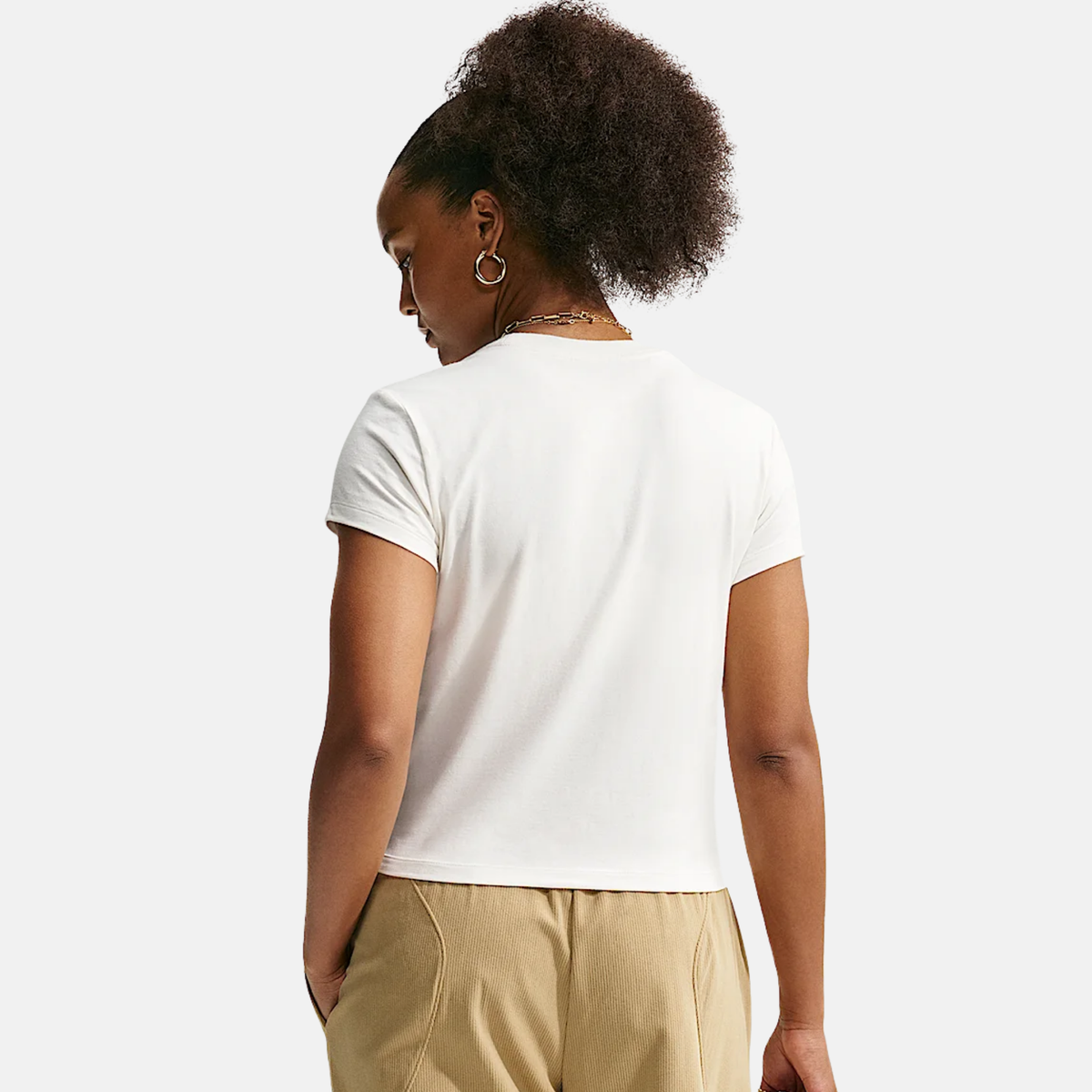Nike Women's Sportswear Chill Knit Slim Cropped Sail T-Shirt