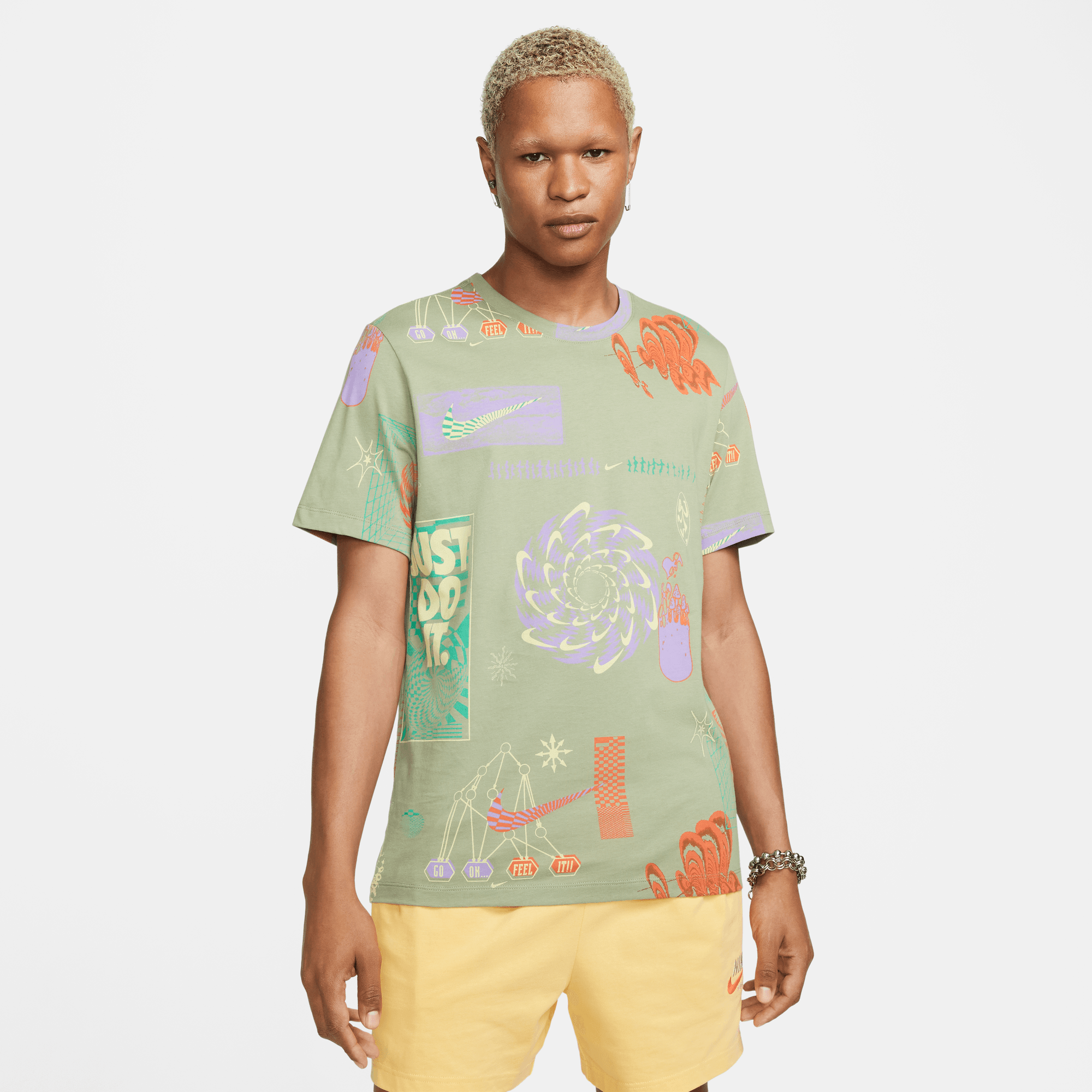 Nike Sportswear Green Festival AOP T Shirt Puffer Reds