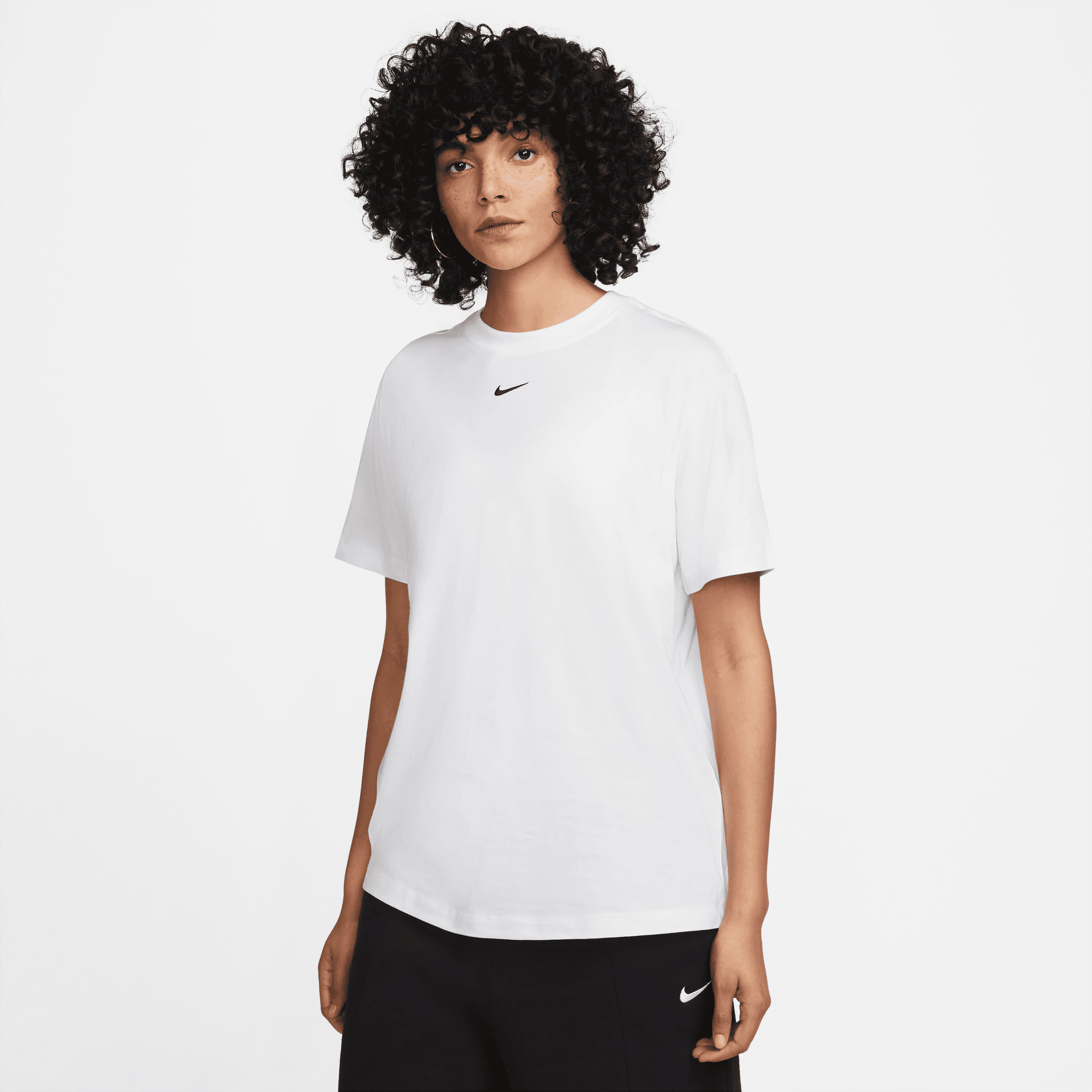Nike Sportswear Essentials Women s White T Shirt Puffer Reds