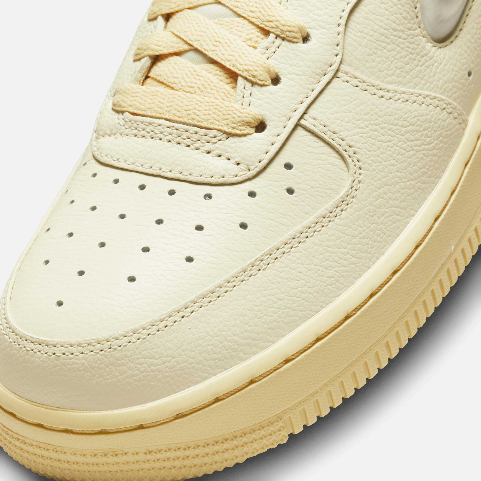 Nike Women's Air Force 1 '07 LX Coconut Milk Nike