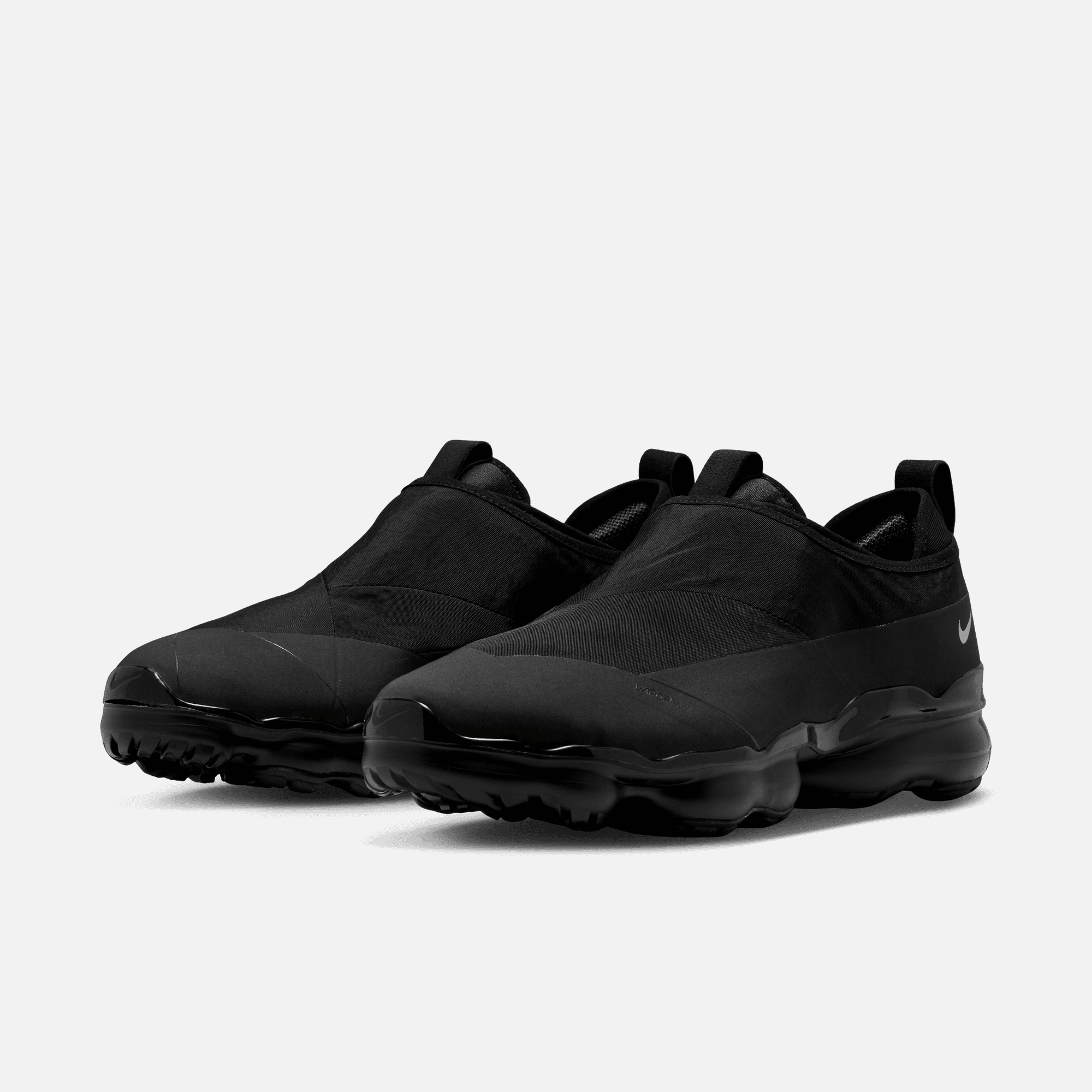 nike vapormax triple black moc