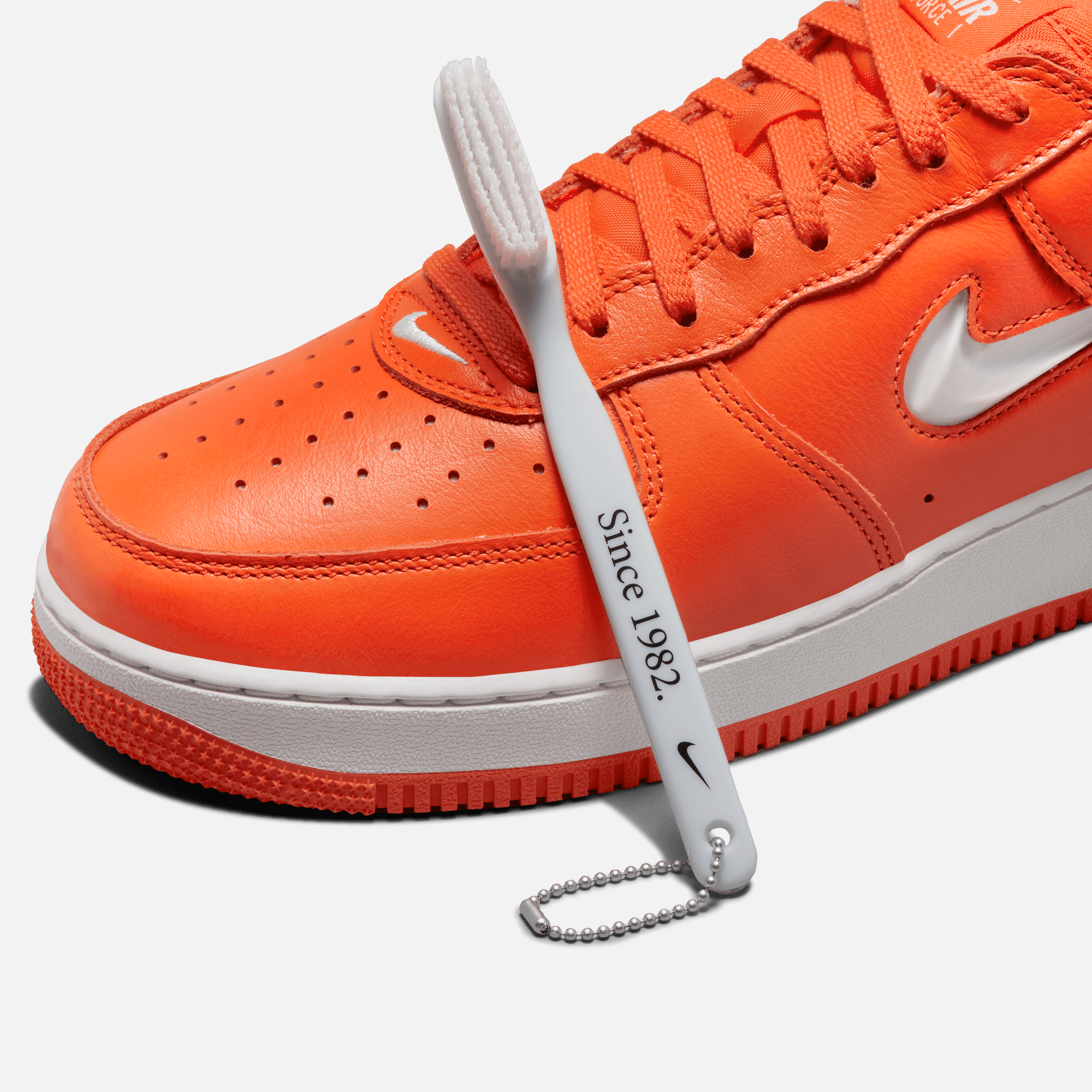 Nike air force sales 1 lv8 orange