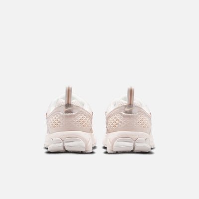 Nike Big Kids' Zoom Vomero 5 Chalk Sail Reflective Accents (GS)