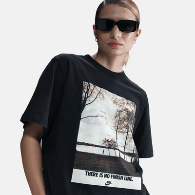 Nike Women's Sportswear Short Sleeve Graphic T-Shirt