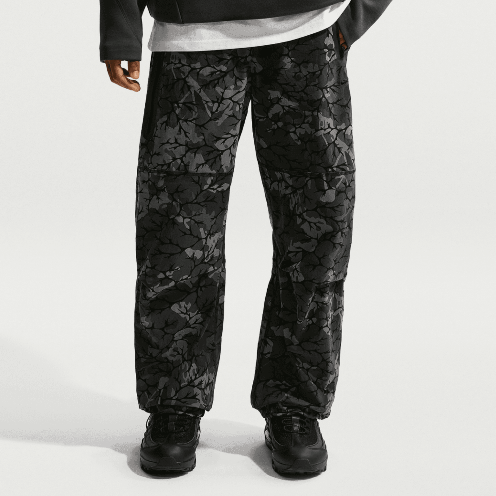 Nike Tech Dri-FIT Black Woven Pants – Puffer Reds