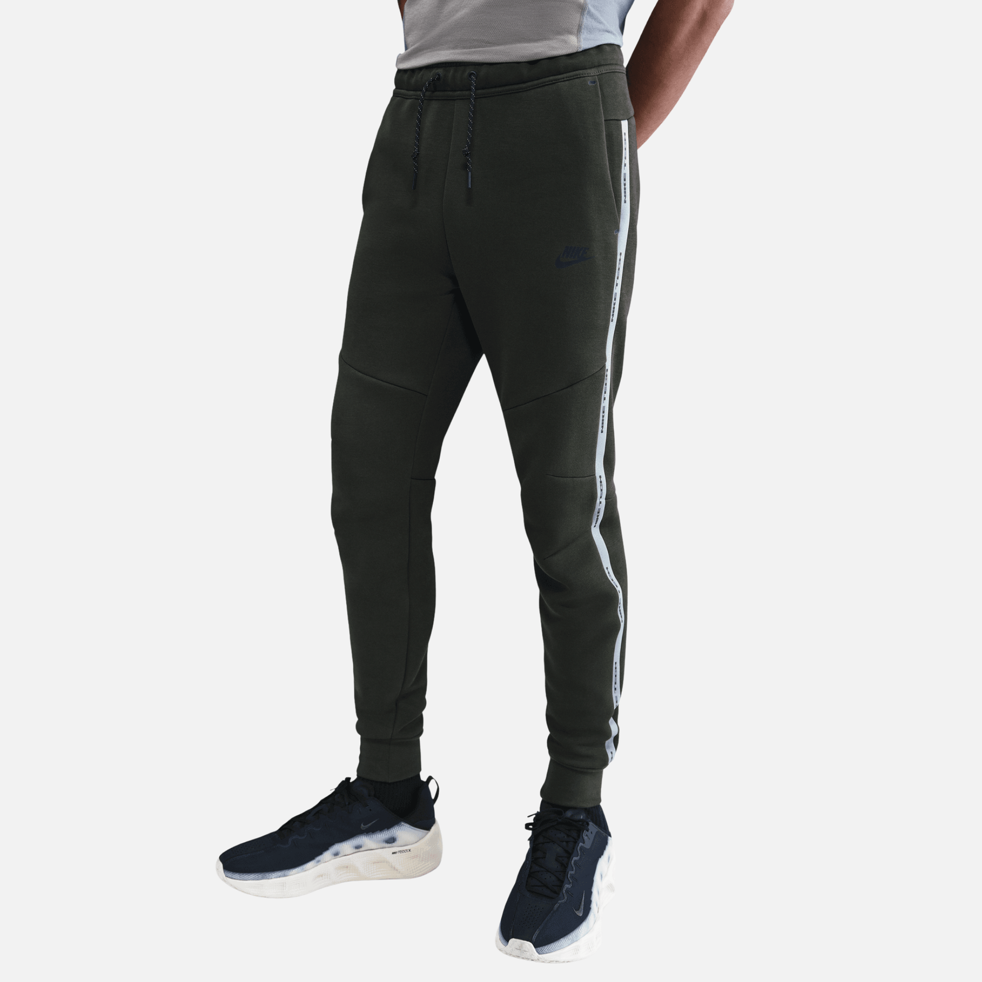 rhが15　NIKE テック　ズボン Nike Sportswear Tech fleece Joggers Pants Sz XXL Color Block