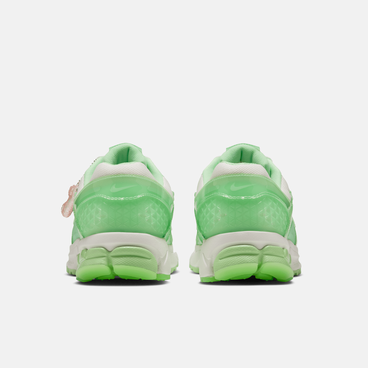 Nike Women's Zoom Vomero 5 Sail Cucumber Pink