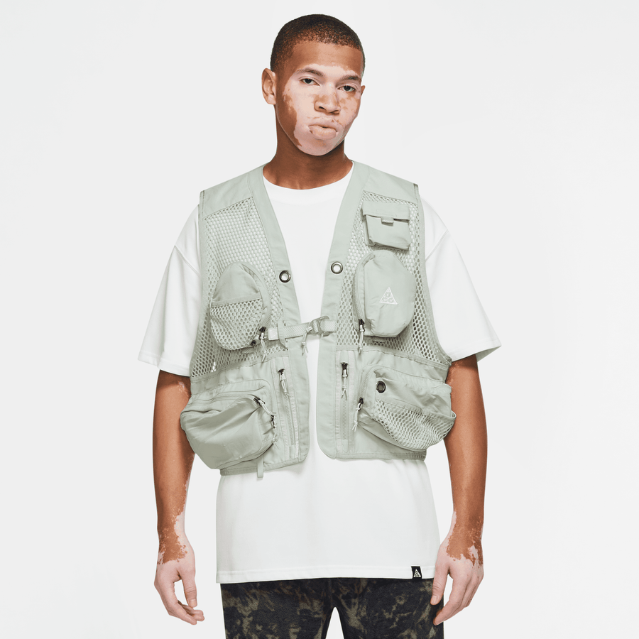 Nike ACG Buttles Grey Vest – Puffer Reds