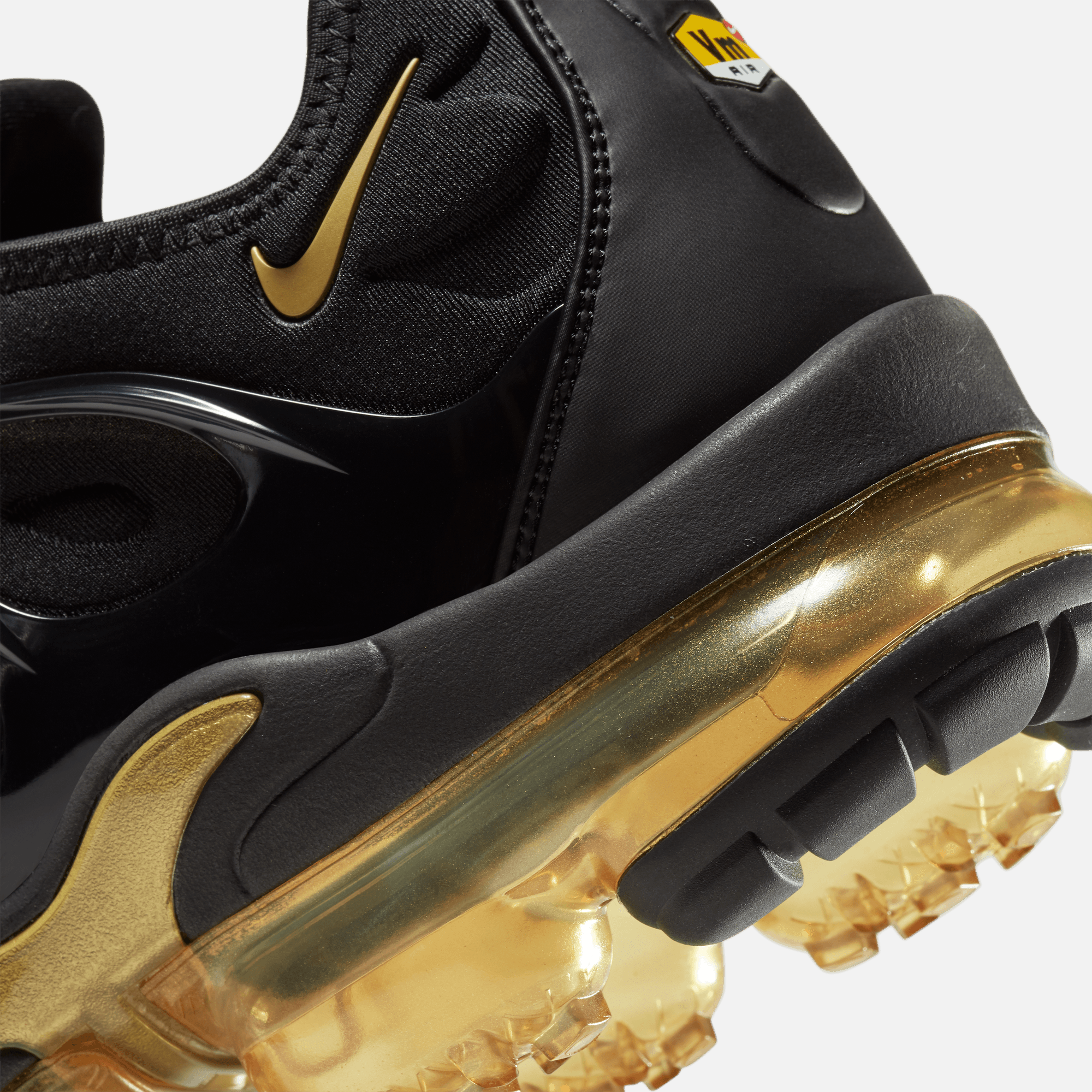 vapormax plus women's black and gold