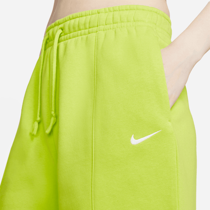 Nike Women's Essential Fleece Short Atomic Green