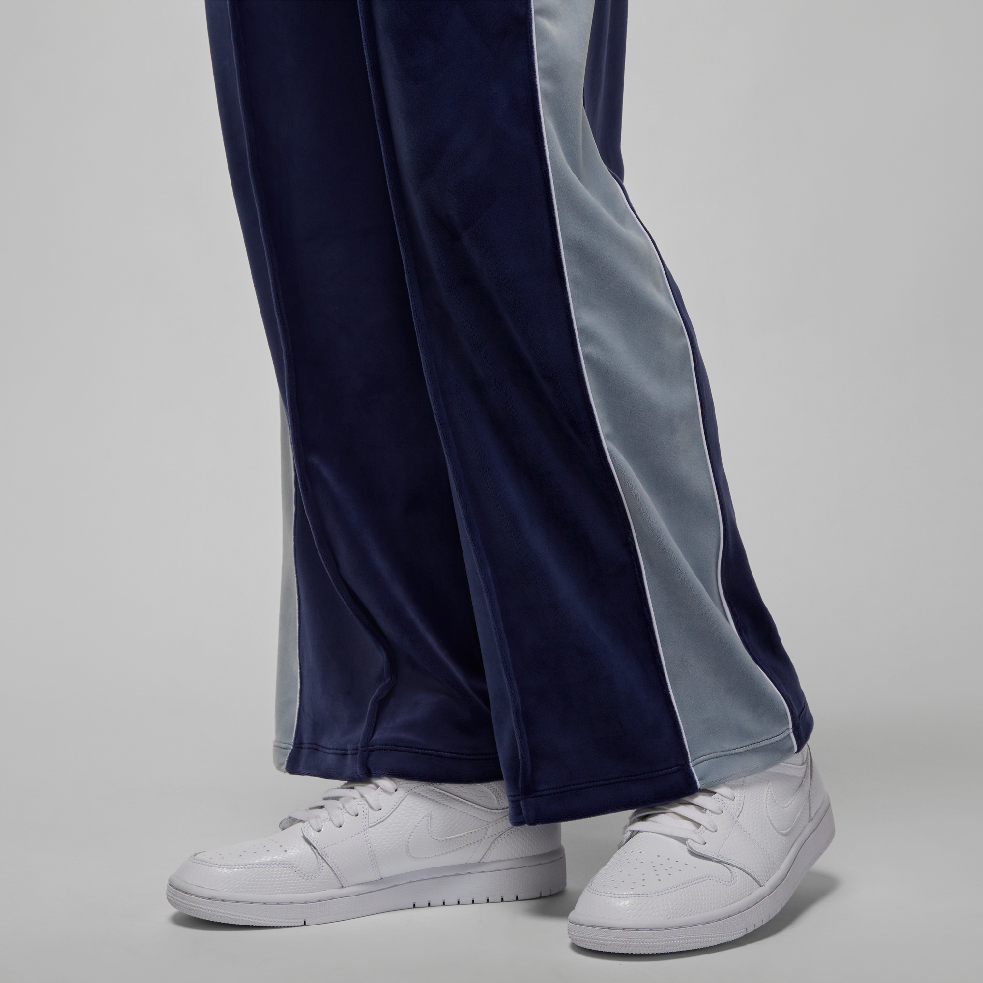 Air Jordan Women s Blue Velour Pants Puffer Reds