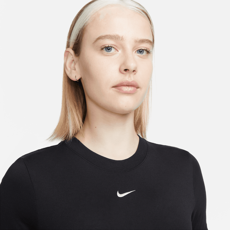 Nike Sportswear Women's Crop Slim Fit Black T-Shirt
