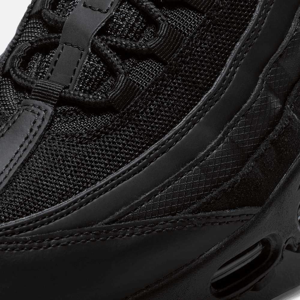 Nike Air Max 95 Essential 'Triple Black' - Puffer Reds