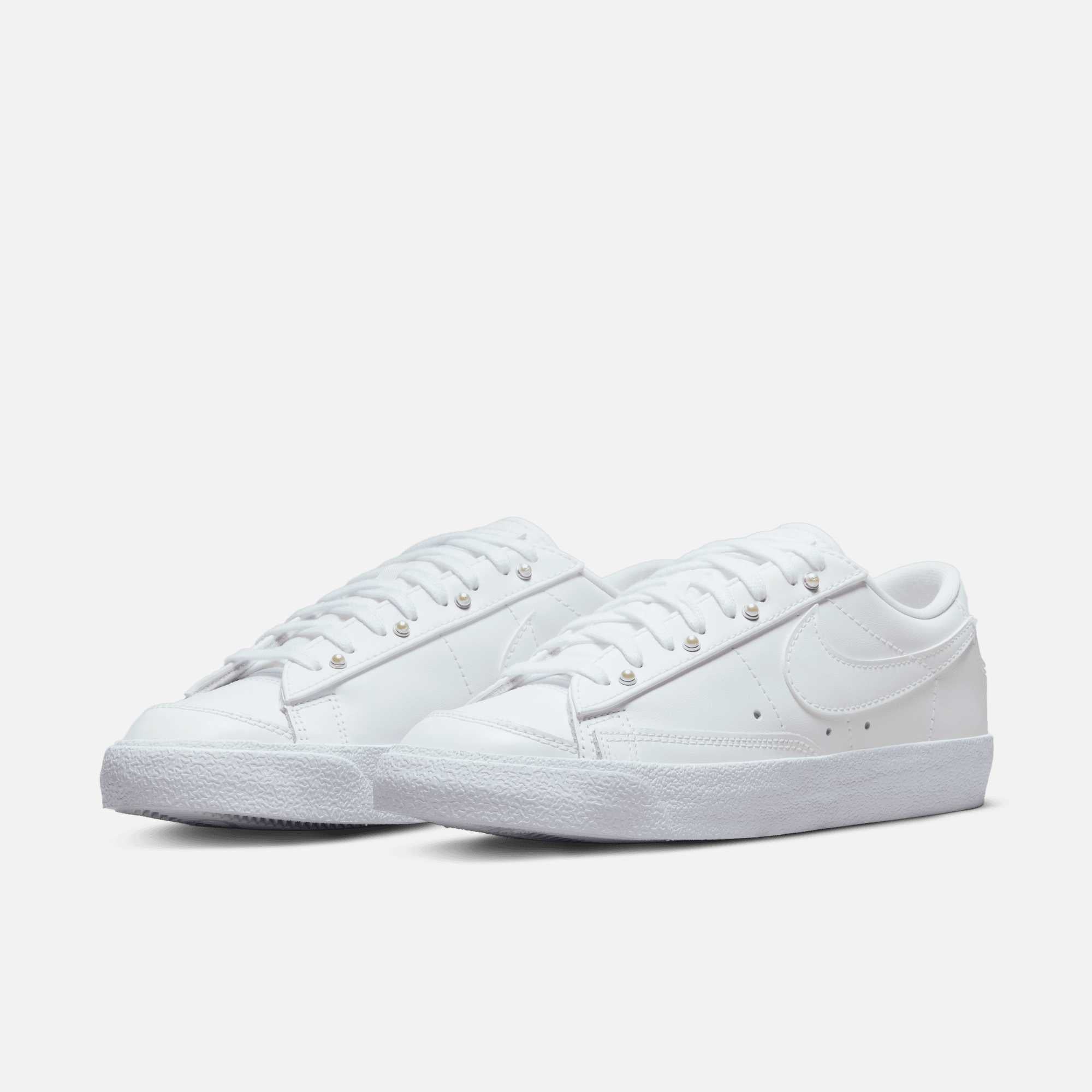 Nike blazer low le shoes best sale